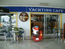 Yachting Café bij Puerto Colon