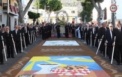 Gekleurde zouttapijten ter ere van Corpus Christi te Adeje