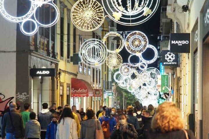 Kerstverlichting Santa Cruz in de winkelstraat