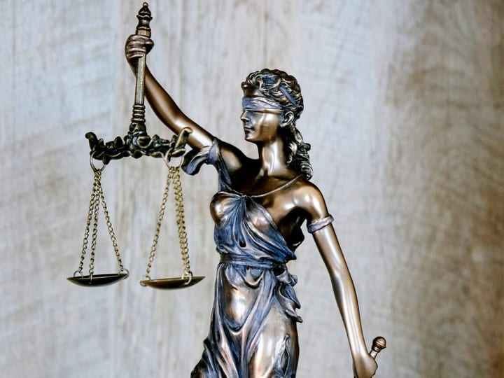 Zeven wetten in elf dagen - Vrouwe Justitia