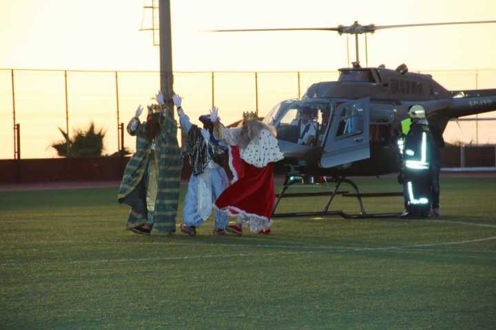 Aankomst Driekoningen in Adeje per helikopter