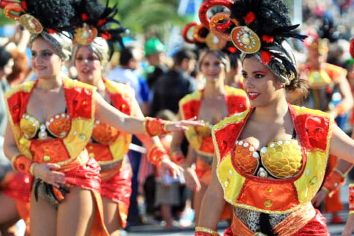 Zeeziekte schoonmaken verf Carnaval Los Cristianos 2023 - Tenerife Vakantie