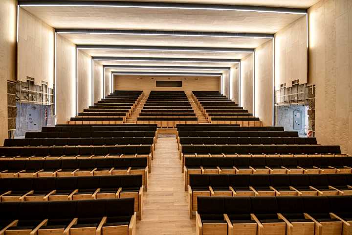 Auditorium van Adeje groot theater met 500 stoelen