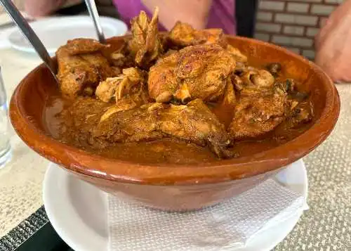 Conejo en salmorejo