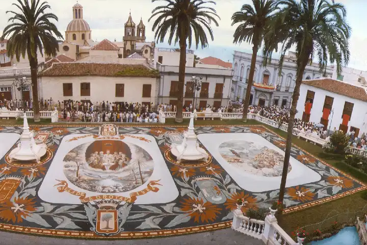 Corpus Christi 2025 La Orotava - foto van het plein voor het gemeentehuis